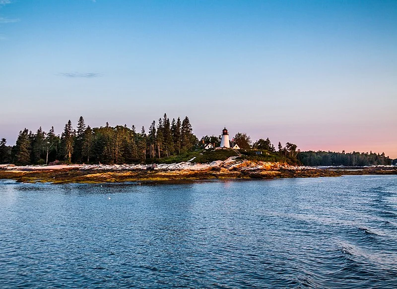 800px-burnt island light %2829443847832%29