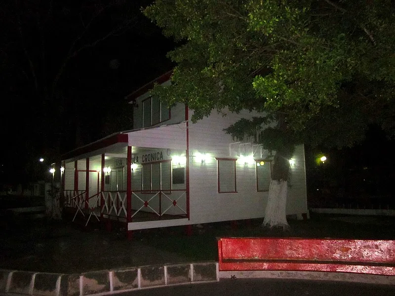 800px Casa de la cronica at night2C Chetumal. panoramio 800px-casa de la cronica at night%2c chetumal. - panoramio