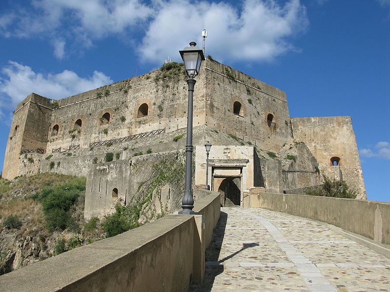 800px-castello ruffo di scilla - province of reggio calabria%2c italy - 25 oct. 2014