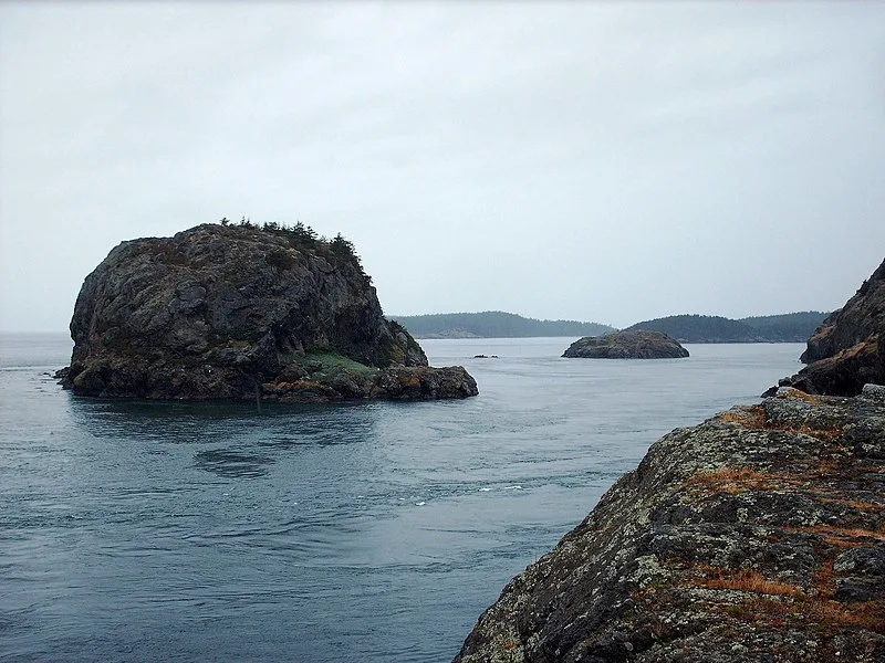 800px-castle island from colville point - panoramio