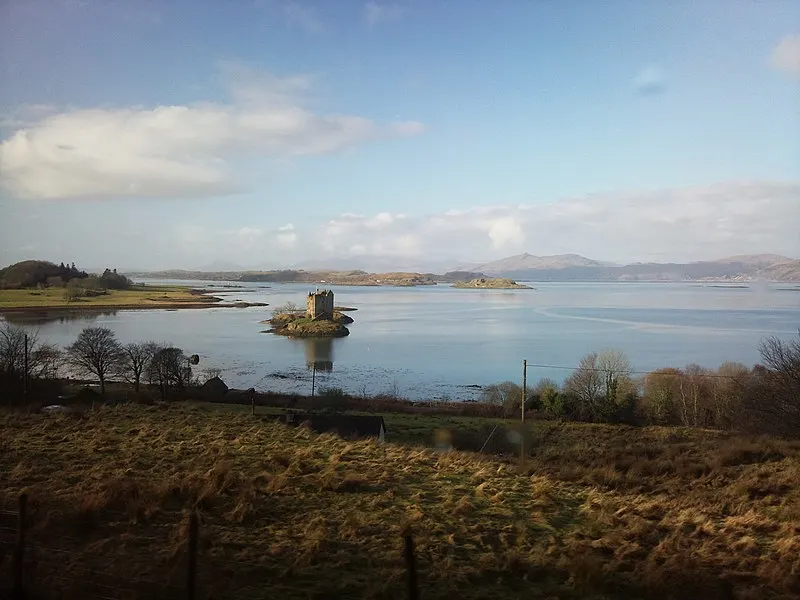 800px-castle stalker taken from the a828 on the way to oban by coach - geograph.org.uk - 2330720