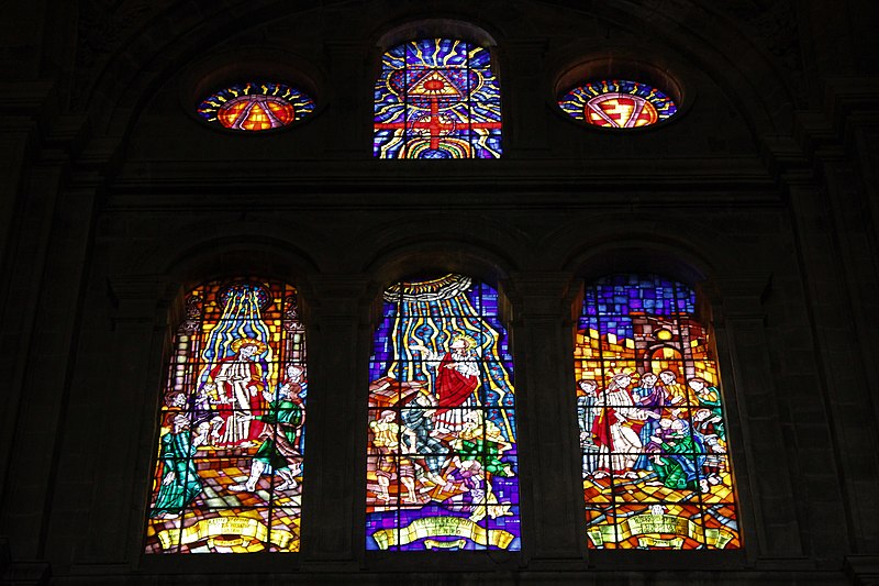 800px-cathedral de la encarnaci%c3%b3n m%c3%a1laga%2c stained glass%2c resurrection of lazarus