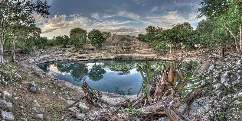 800px-cenote xlapak