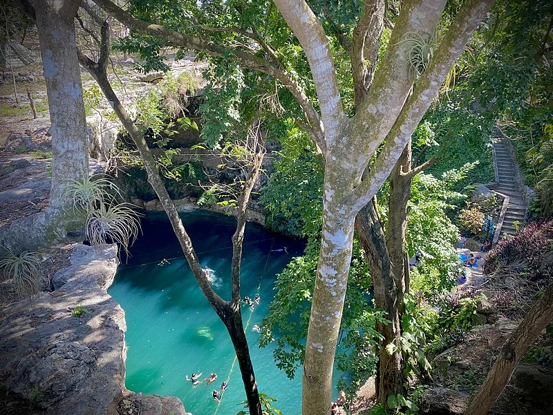 800px-cenote zaci%2c valladolid%2c yucatan%2c mexico 30 marzo 2021