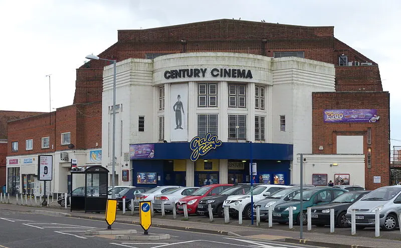 800px-century cinema 129 pier avenue clacton-on-sea essex england uk