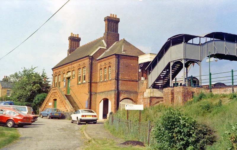 800px-chappel %26 wakes colne station geograph-3845969-by-ben-brooksbank