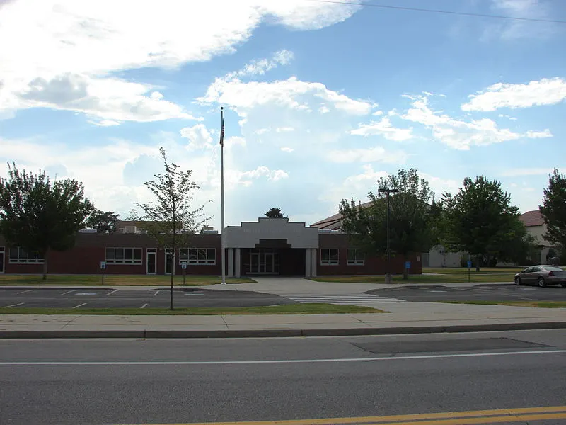 800px-cherry creek elementary school %28utah%29