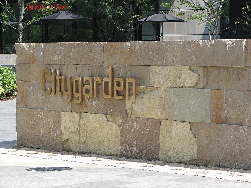800px-citygarden limestone wall sign