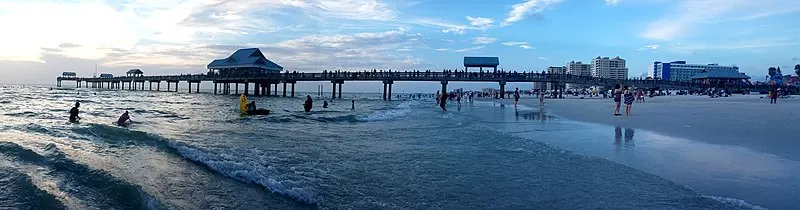 800px-clearwater-beach-florida-pier-60