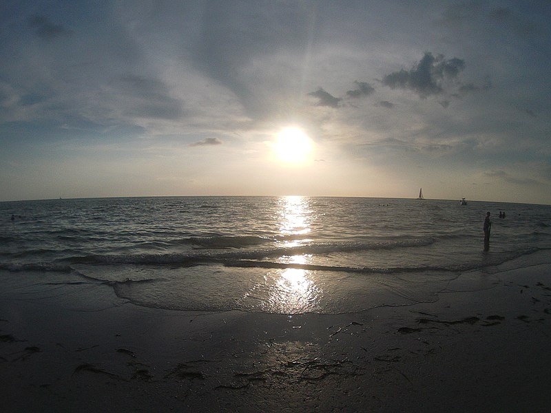 800px-clearwater beach sunset - panoramio