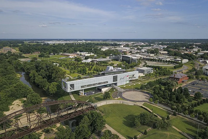 800px-clinton presidential center%2c airport%2c and school of public service%2c aerial