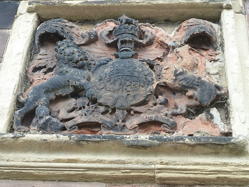 800px-coat of arms above pemberton%27s parlour 3