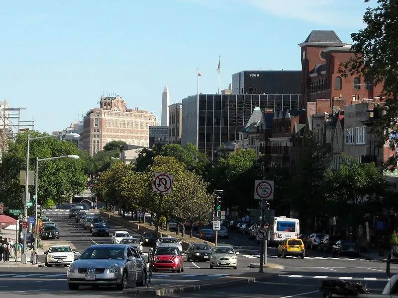 800px-connecticut avenue in dupont circle