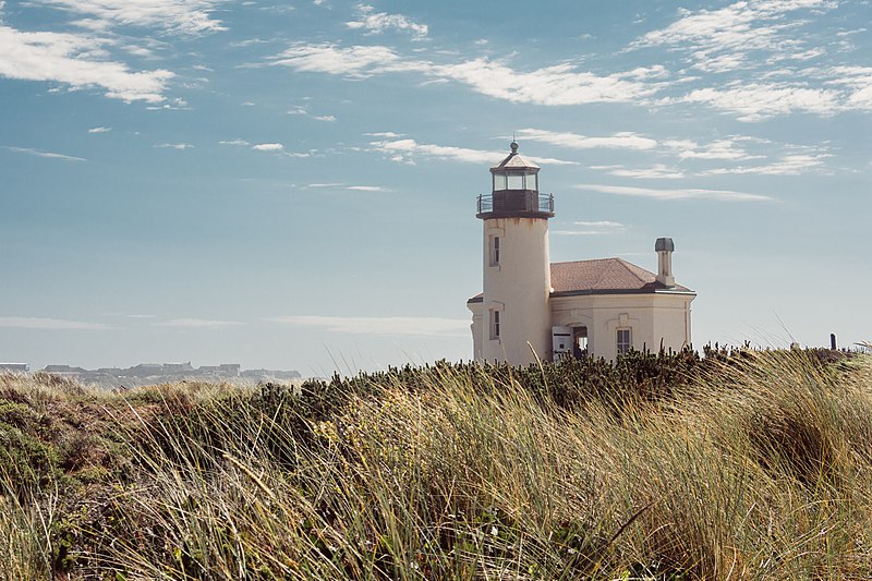 800px-coquille river lighthouse - bandon%2c oregon %2823260309486%29