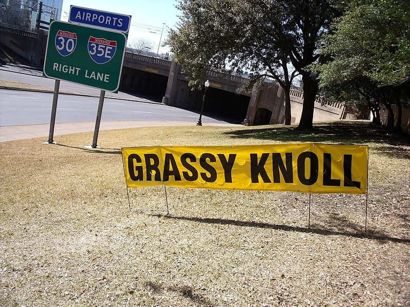 800px-dallas 2011 - grassy knoll clearly labeled