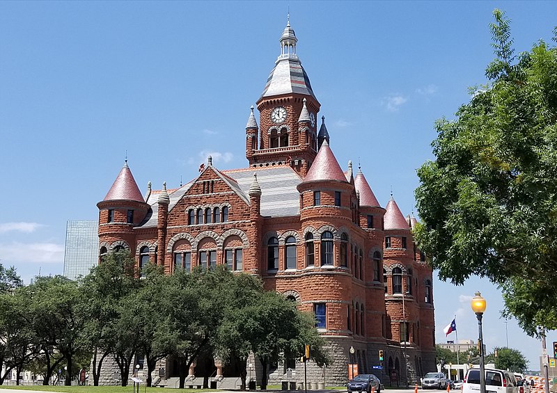 800px-dallas county courthouse with texas flag