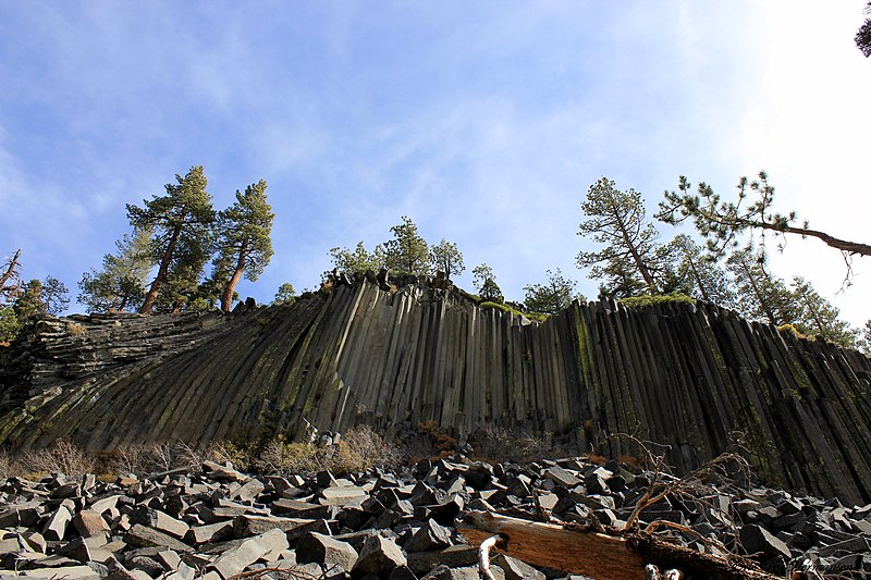 800px-devils postpile national monument %282%29