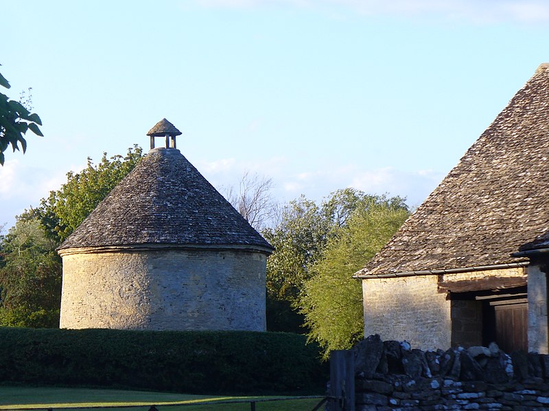 800px-dovecote minster lovell geograph-2567414-by-colin-smith