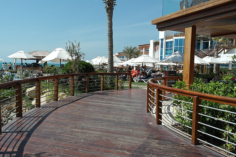 800px-dubai marine beach resort and spa%2c jumeira 1 - dubai - united arab emirates - panoramio