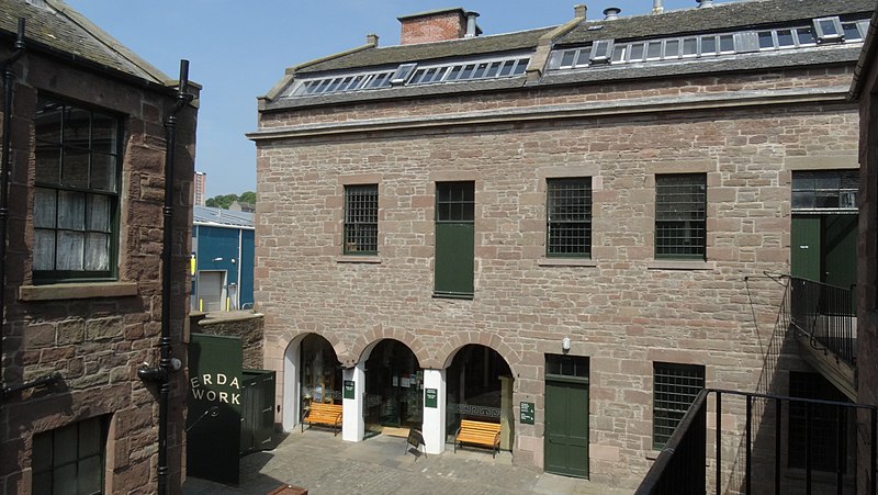800px-dundee - verdant works museum%2c courtyard %28geograph 5231391%29