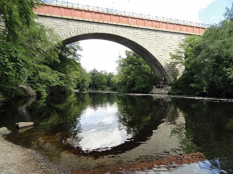 800px-echo bridge - newton%2c ma - dsc09470