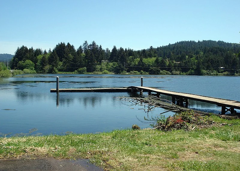 800px Eckman lake swart odfw 281546220721529 800px-eckman lake swart odfw %2815462207215%29