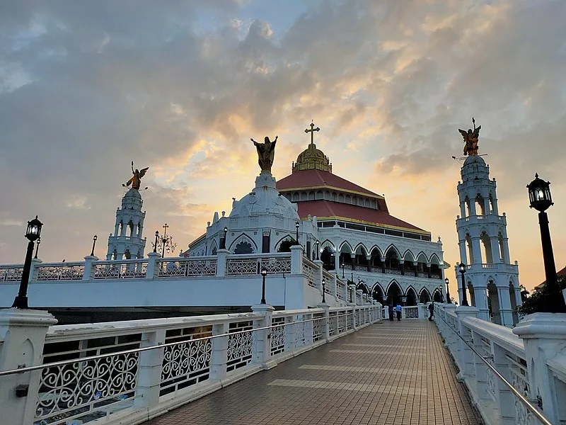 800px-edappally church