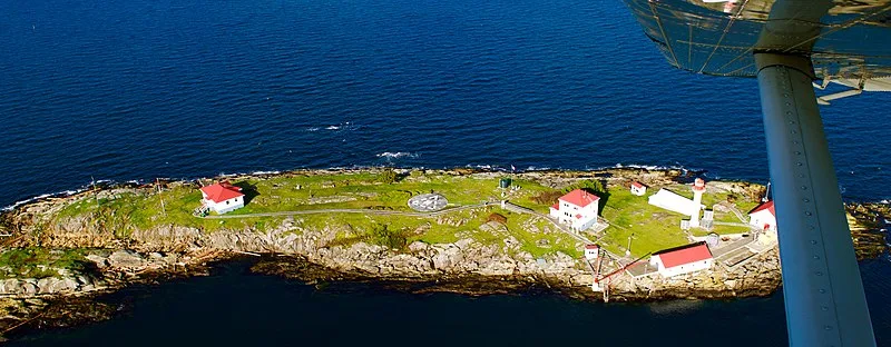 800px-entrance island nanaimo