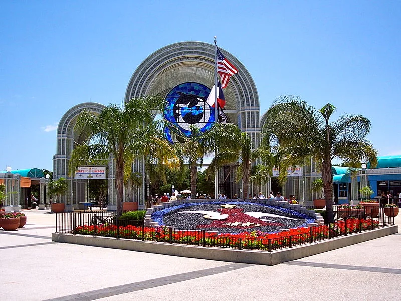 800px-entrance to sea world%2c san antonio%2c texas%2c june 4%2c 2007