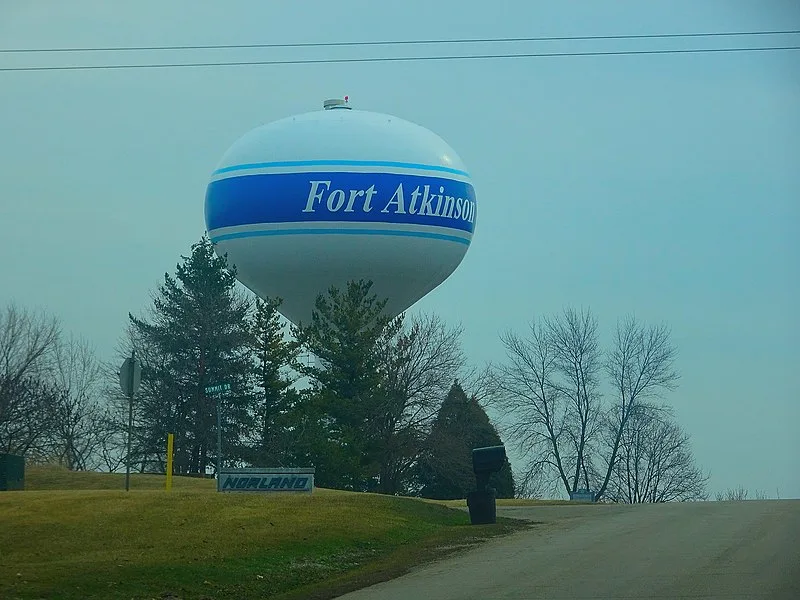 800px-fort atkinson water tower - panoramio