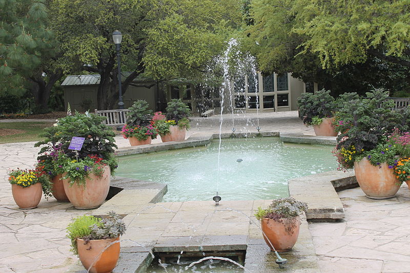 800px-fountain at san antonio botanical garden img 5324