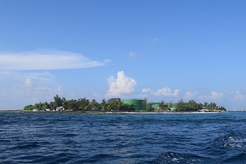800px-funadhoo %28kaafu%29 from airport ferry