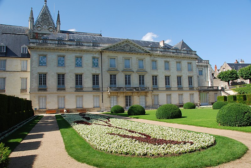 800px-garden at musee des beaux arts in tours%2c france