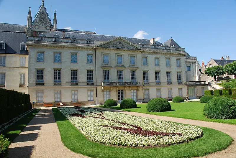 800px-garden at musee des beaux arts in tours%2c france