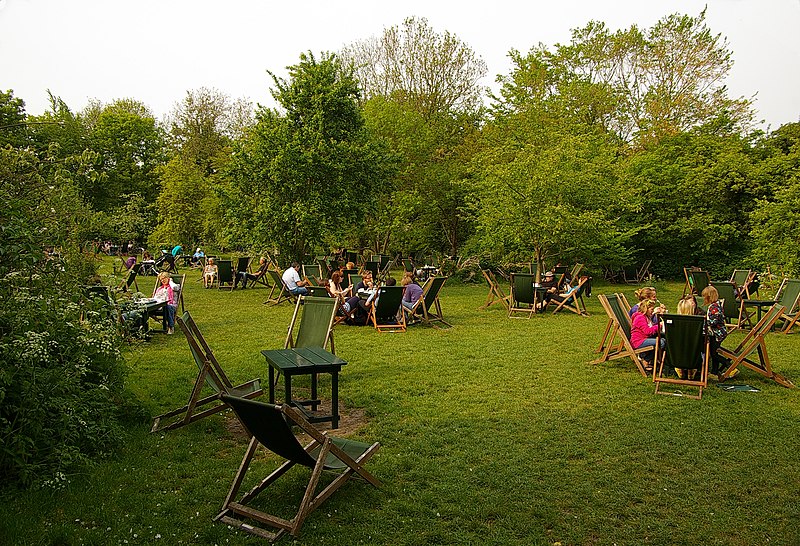 800px-garden of the orchard tea rooms%2c grantchester - geograph.org.uk - 2388931