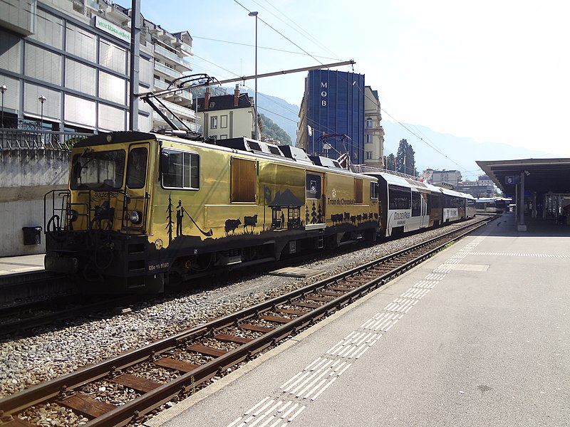 800px-gare de montreux%2c locomotive du train du chocolat du goldenpass