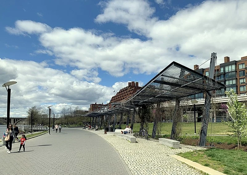 800px-georgetown waterfront park sidewalk