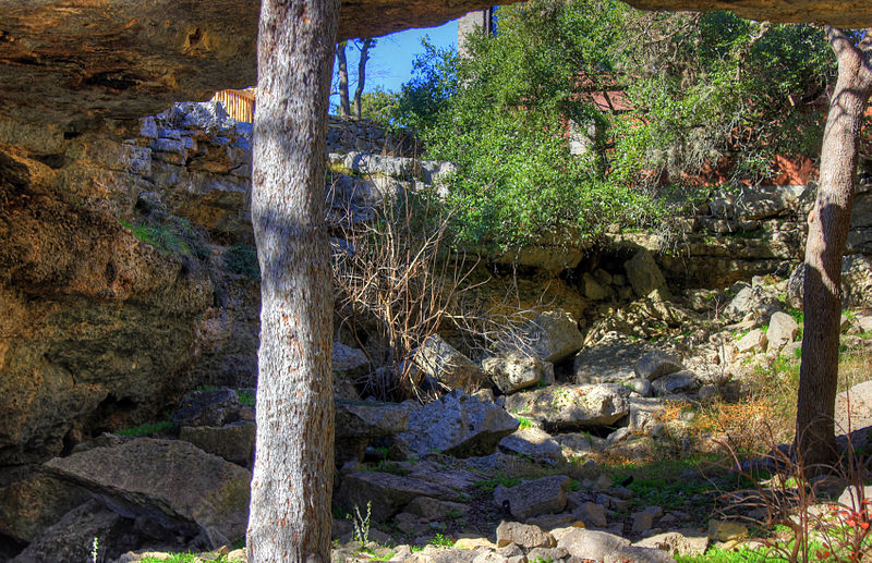 800px-gfp-texas-natural-bridge-caverns-sinkhole