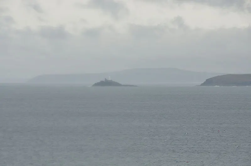 800px-godrevy lighthouse from st ives %286650%29