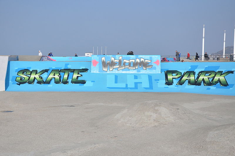 800px-graffiti 2013%2c skatepark of le havre %28france%29