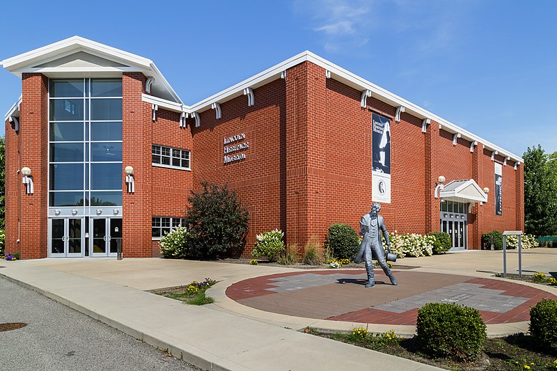 800px-gymnasium and lincoln heritage museum