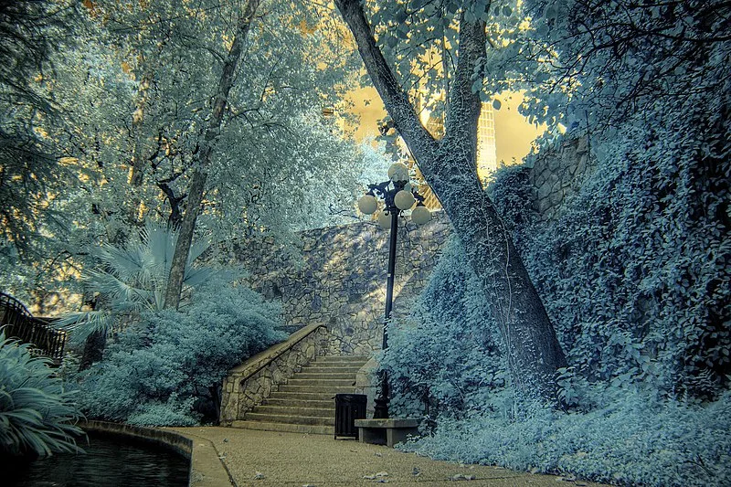 800px-hdr infrared san antonio texas river walk %282852697464%29