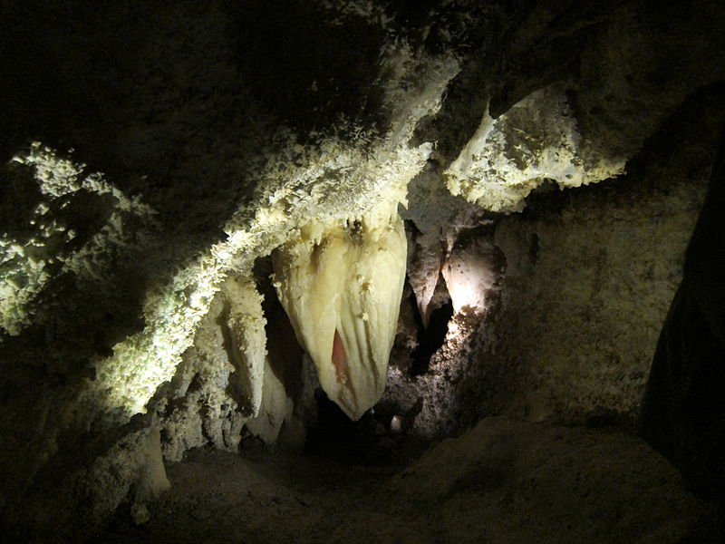 800px-heart of the cave - timpanogos cave national monument - mount timpanogos of the wasatch mountains%2c in utah county%2c utah - 16 june 2012