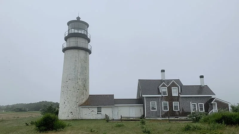 800px-highland lighthouse on an overcast summer day