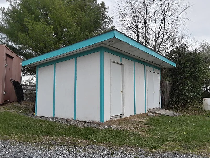800px Hull27s Drive In outbuilding 800px-hull%27s drive in - outbuilding