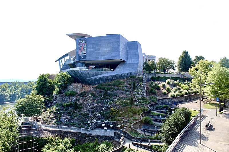 800px-hunter museum of art overlooking the tennessee river%2c chattanooga%2c tennessee %2848183582527%29