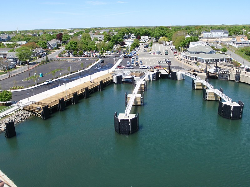 800px-hyannis ferry terminal%2c may 18%2c 2010 %284618067491%29
