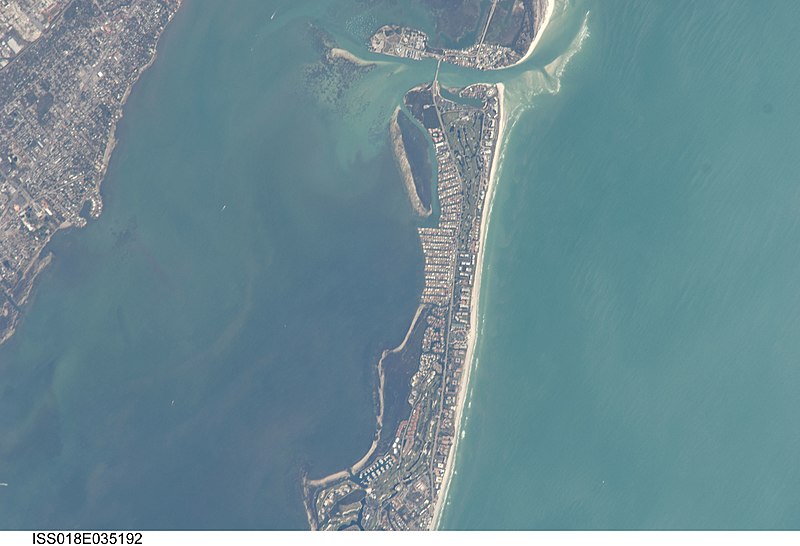 800px-iss018-e-35192 - view of florida