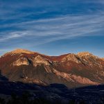 800px Il versante meridionale di Monte Pollino2C Pollinello e Serra Dolcedorme al tramonto
