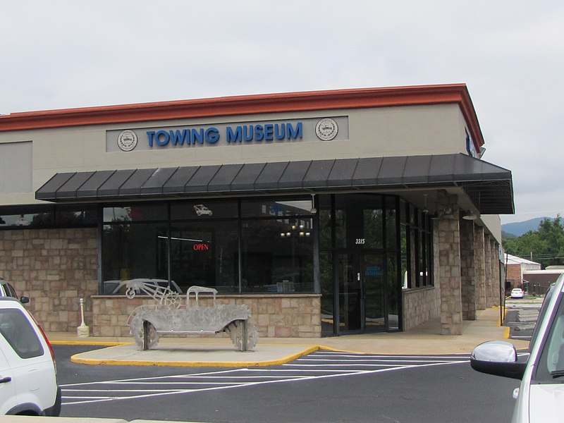 800px-international towing and recovery hall of fame and museum entrance